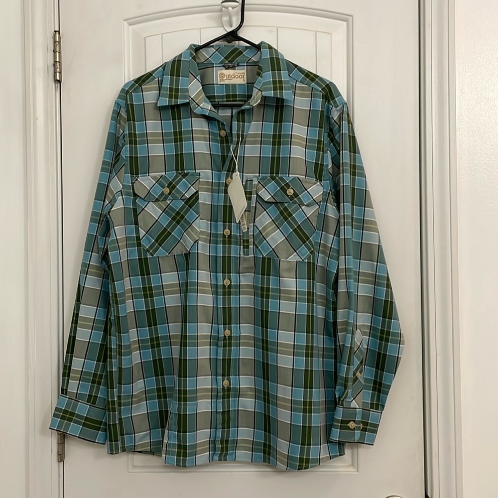 NWT Roundtree and Yorke Outdoor collection. Size Large button down shirt blue